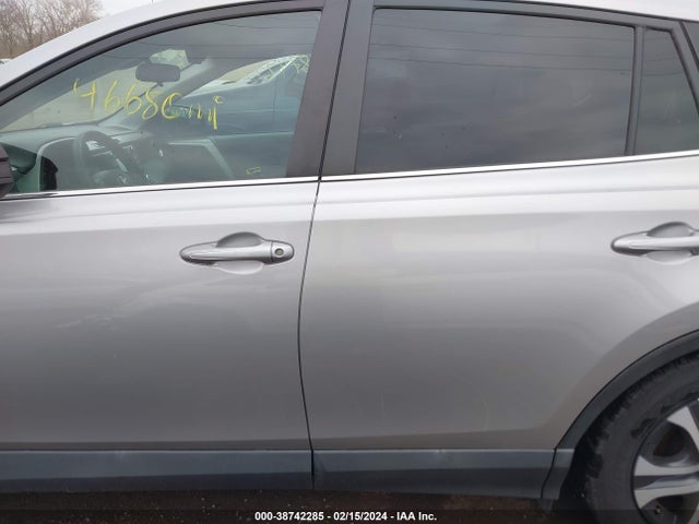 Toyota RAV4 LE 2017 2T3BFREV9HW643275 Image 14
