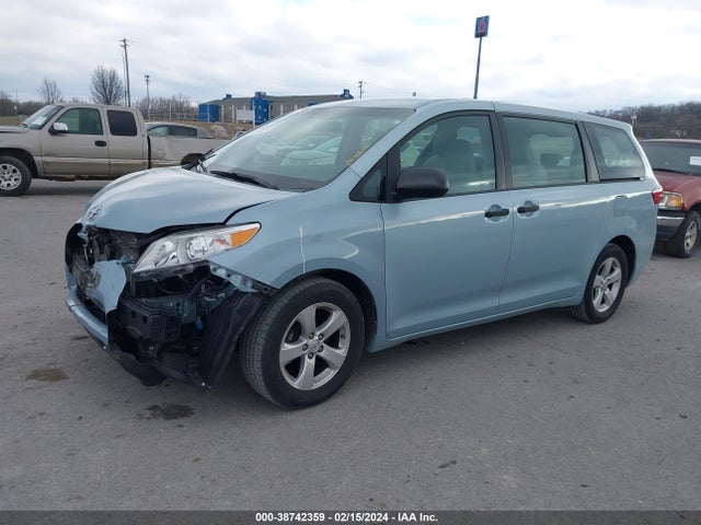 Toyota Sienna L 7 Passenger 2015 5TDZK3DC4FS549634 Image 2