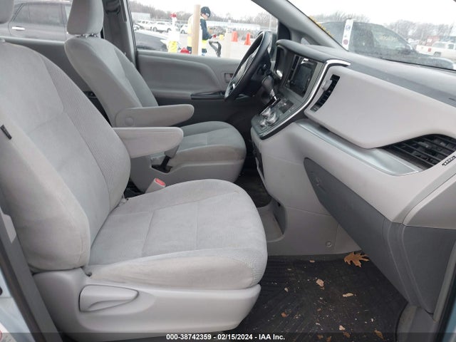 Toyota Sienna L 7 Passenger 2015 5TDZK3DC4FS549634 Image 5