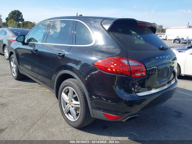2013 PORSCHE CAYENNE WP1AB2A24DLA84627 Photo 2