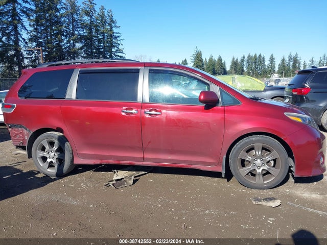 2016 TOYOTA SIENNA SE 8 PASSENGER VIN: 5TDXK3DC5GS739435
