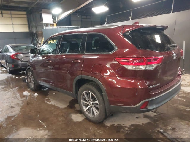 2019 TOYOTA HIGHLANDER XLE VIN: 5TDJZRFH2KS966233