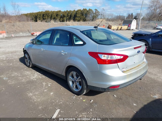 Ford FOCUS SE 2014 1FADP3F20EL313617 Image 3