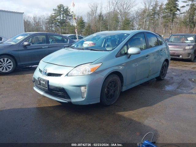 Toyota Prius Three 2014 JTDKN3DU8E1853062 Image 2