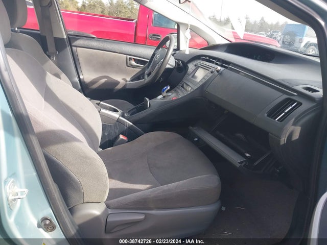 Toyota Prius Three 2014 JTDKN3DU8E1853062 Image 5