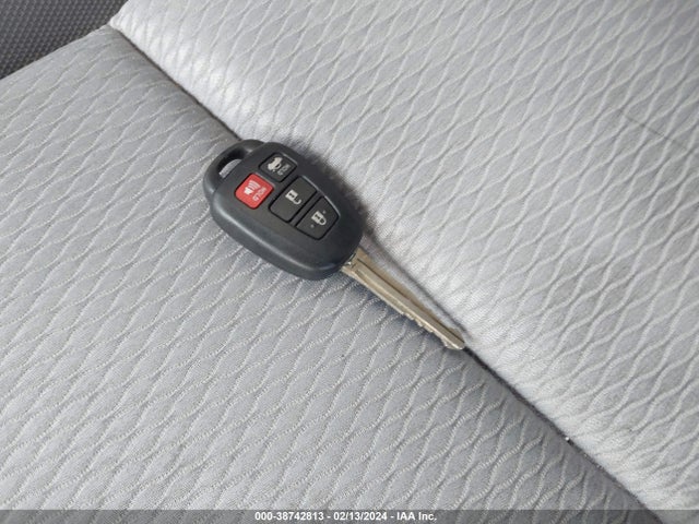 Toyota COROLLA LE 2018 5YFBURHEXJP774555 Image 11