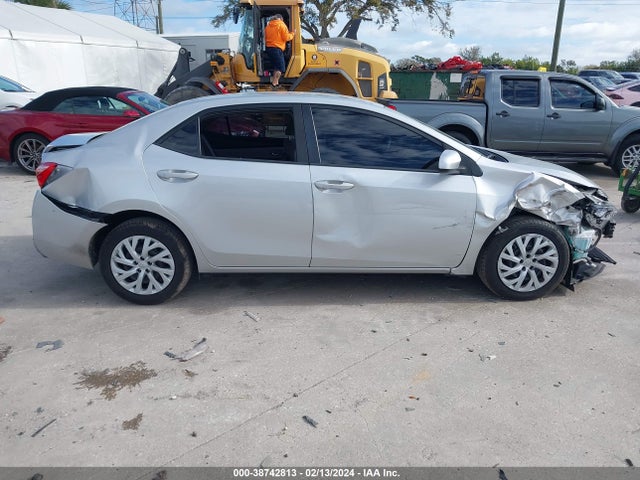 Toyota COROLLA LE 2018 5YFBURHEXJP774555 Image 14