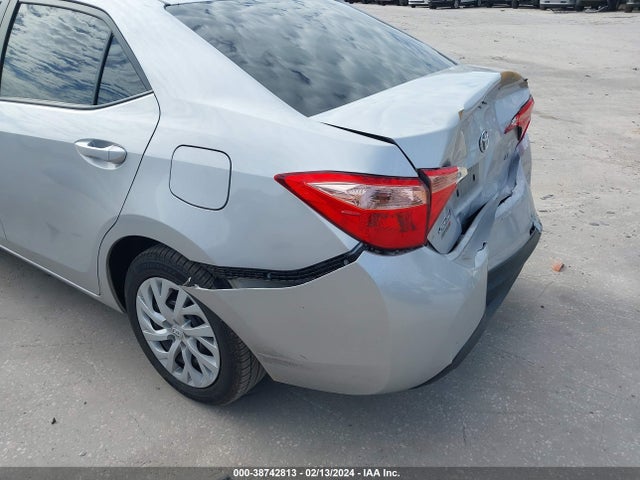 Toyota COROLLA LE 2018 5YFBURHEXJP774555 Image 19