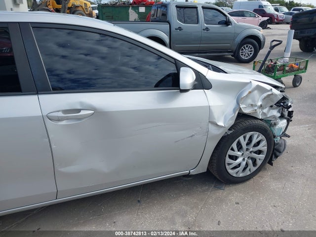 Toyota COROLLA LE 2018 5YFBURHEXJP774555 Image 21