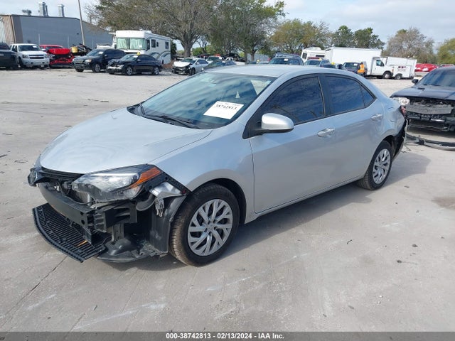 Toyota COROLLA LE 2018 5YFBURHEXJP774555 Image 2