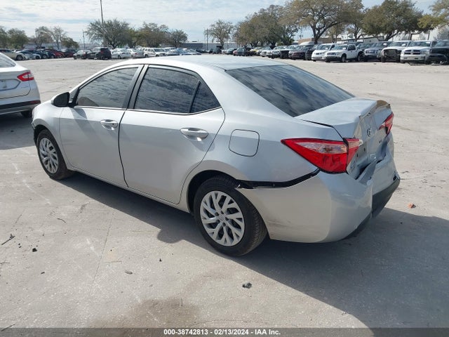 Toyota COROLLA LE 2018 5YFBURHEXJP774555 Image 3
