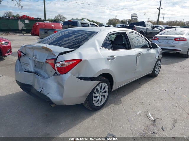 Toyota COROLLA LE 2018 5YFBURHEXJP774555 Image 4