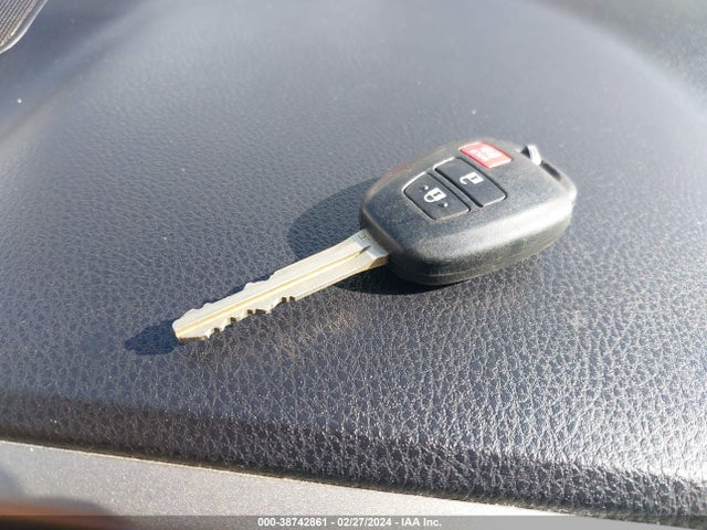 Toyota RAV4 LE 2018 2T3ZFREV8JW424666 Image 11