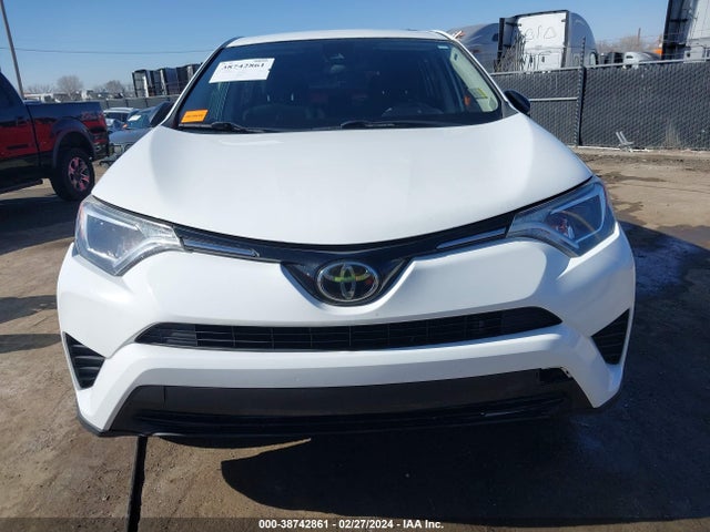 Toyota RAV4 LE 2018 2T3ZFREV8JW424666 Image 13