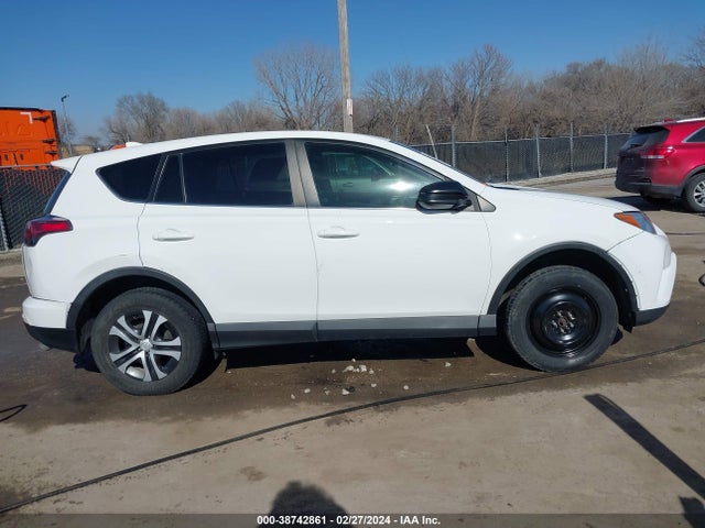 Toyota RAV4 LE 2018 2T3ZFREV8JW424666 Image 14
