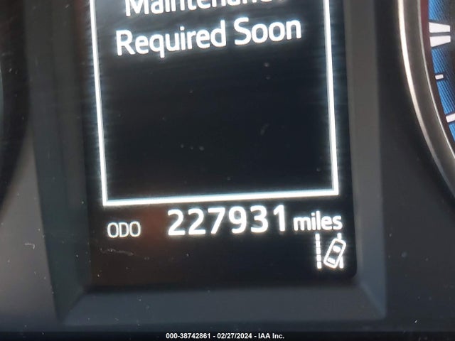 Toyota RAV4 LE 2018 2T3ZFREV8JW424666 Image 16