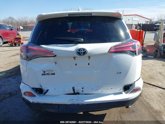 Toyota RAV4 LE 2018 2T3ZFREV8JW424666 Image 17