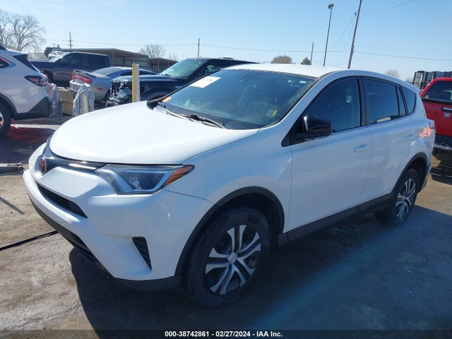 Toyota RAV4 LE 2018 2T3ZFREV8JW424666 Image 2