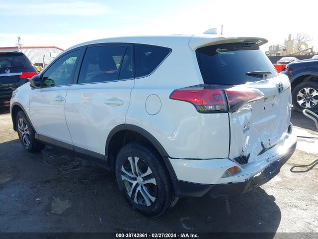 Toyota RAV4 LE 2018 2T3ZFREV8JW424666 Image 3