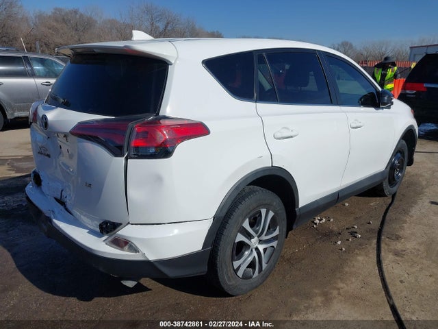 Toyota RAV4 LE 2018 2T3ZFREV8JW424666 Image 4