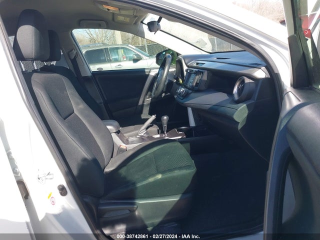 Toyota RAV4 LE 2018 2T3ZFREV8JW424666 Image 5