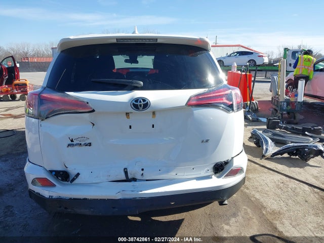 Toyota RAV4 LE 2018 2T3ZFREV8JW424666 Image 6