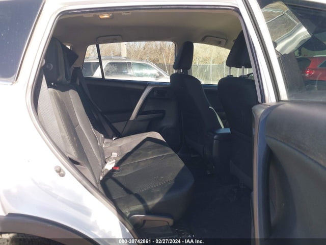 Toyota RAV4 LE 2018 2T3ZFREV8JW424666 Image 8