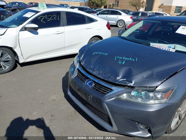 JTHKD5BH6F2228996 Lexus CT 200H