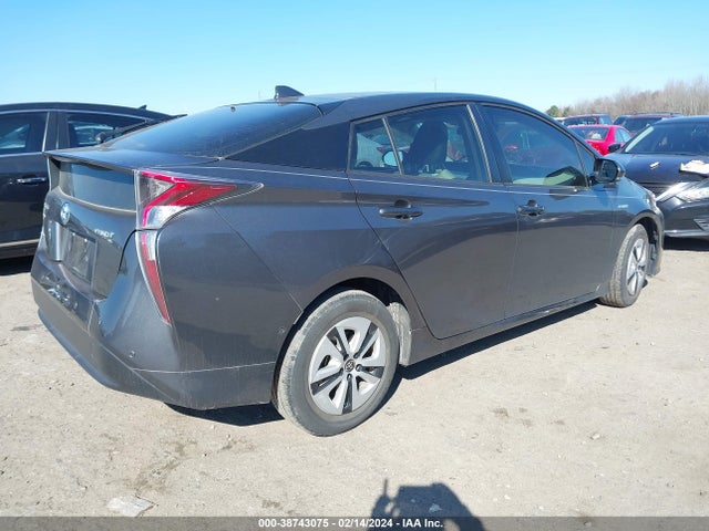Toyota Prius Three 2018 JTDKARFU9J3055597 Image 4