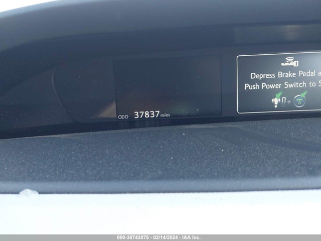 Toyota Prius Three 2018 JTDKARFU9J3055597 Image 7