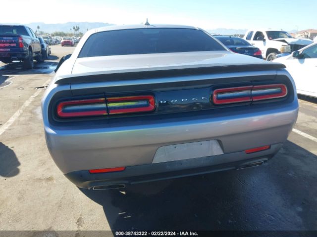 2C3CDZAT9FH747717 Dodge Challenger R/t