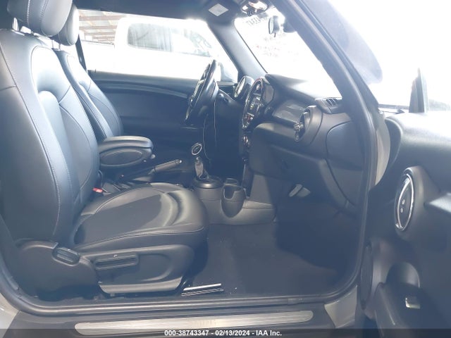 2019 MINI CONVERTIBLE WMWWG5C5XK3F79672 Photo 4