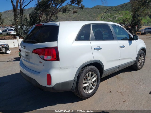 KIA SORENTO LX 2015 5XYKT3A66FG627311 Image 4