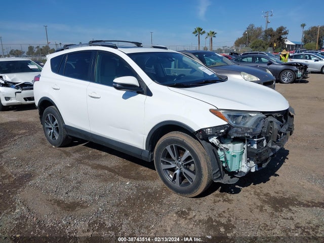 Toyota Rav4 Xle 2017 JTMWFREV3HD100308 zdjęcie główne