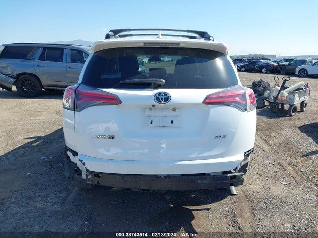 Toyota Rav4 Xle 2017 JTMWFREV3HD100308 Image 17