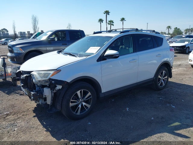 Toyota Rav4 Xle 2017 JTMWFREV3HD100308 Image 2