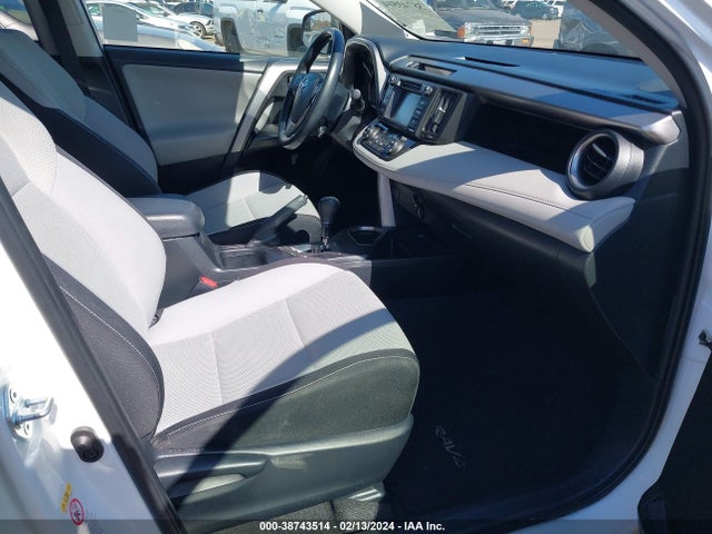 Toyota Rav4 Xle 2017 JTMWFREV3HD100308 Image 5