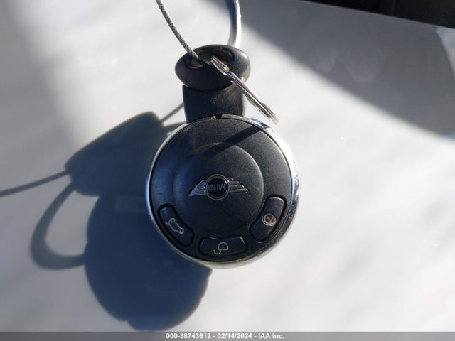 2011 MINI COOPER S WMWSV3C56BTY22304 Photo 10