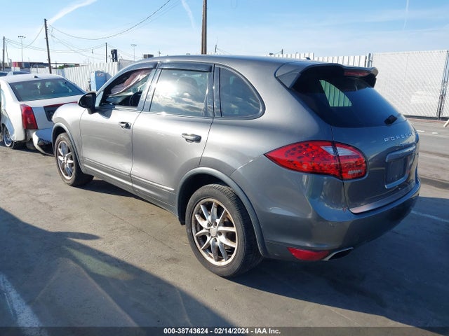 2013 PORSCHE CAYENNE WP1AA2A2XDLA03021 Photo 2