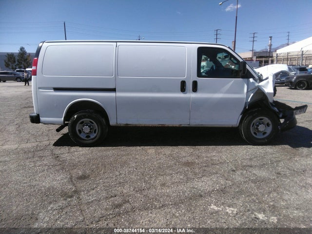 Chevrolet Express 2500 Work Van 2018 1GCWGAFP3J1338908 Image 13