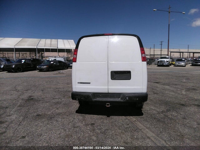 Chevrolet Express 2500 Work Van 2018 1GCWGAFP3J1338908 Image 16