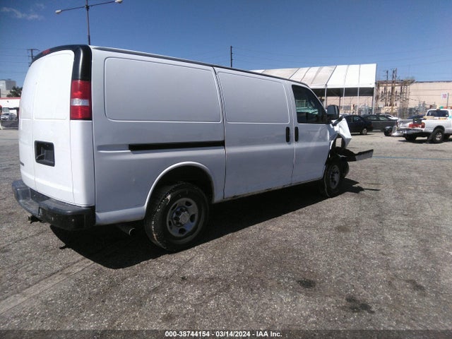Chevrolet Express 2500 Work Van 2018 1GCWGAFP3J1338908 Image 4