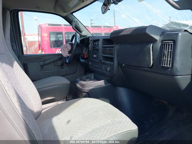 Chevrolet Express 2500 Work Van 2018 1GCWGAFP3J1338908 Image 5