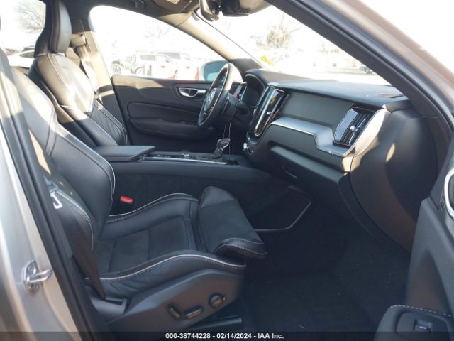 LYVA22RM3KB315946 Volvo Xc60 T6 R-design