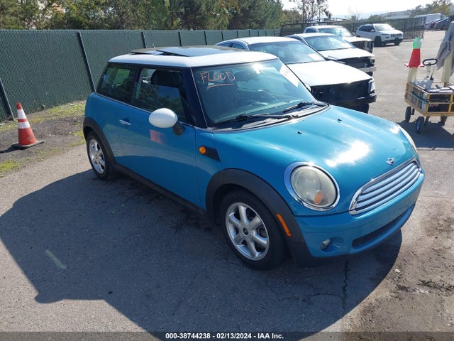 2009 MINI COOPER WMWMF33529TW76516 Photo 0