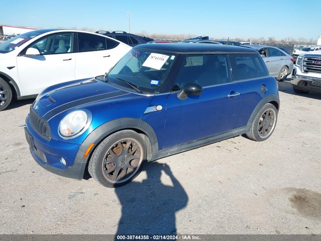 2008 MINI COOPER S WMWMF73568TV36264 Photo 1