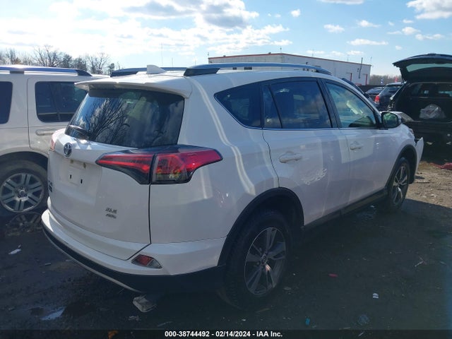 Toyota Rav4 Xle 2018 JTMRFREV7JJ228555 Image 4