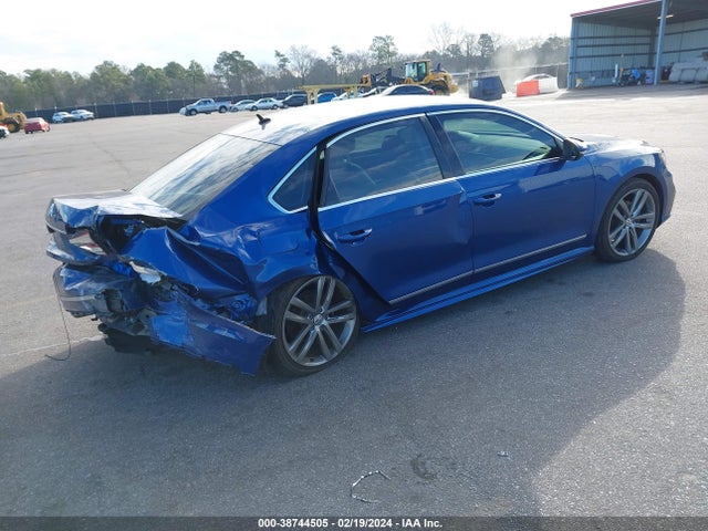 1VWAT7A33GC066271 Volkswagen Passat 1.8t R-line