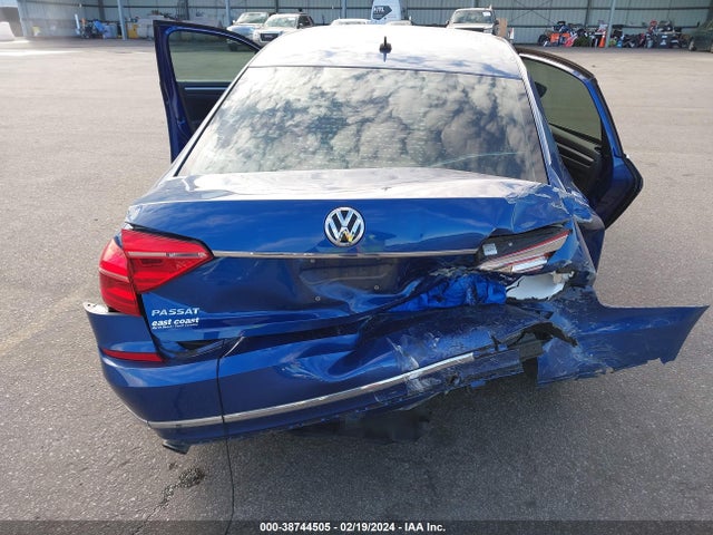 1VWAT7A33GC066271 Volkswagen Passat 1.8t R-line