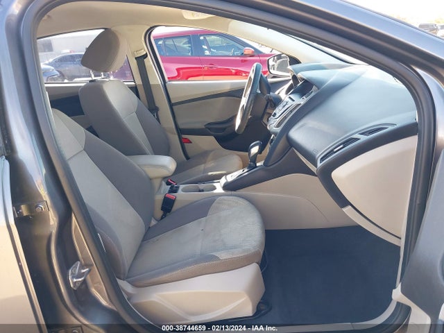 1FADP3F24EL275924 Ford FOCUS SE